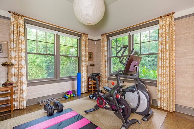 Building Photo - 32 Sagg Rd