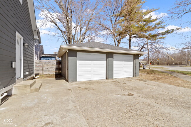 Building Photo - 1701 Barth Ave
