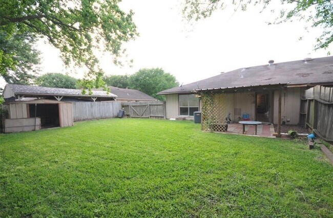 Building Photo - 3727 Meadow Pl Dr