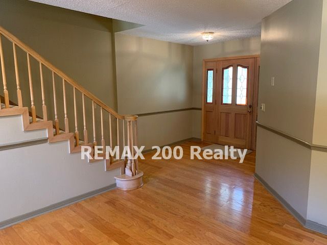 Building Photo - Beautiful Townhome in Downtown