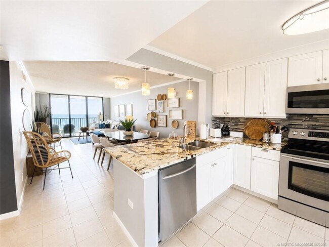 Building Photo - 7380 S Ocean Dr