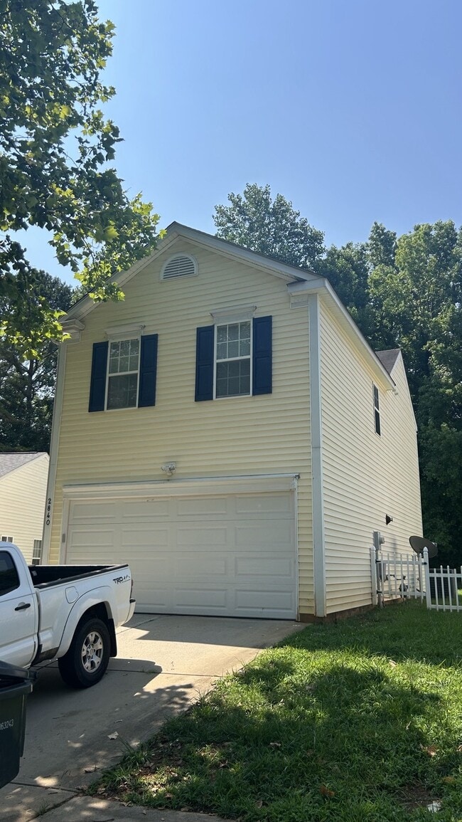 Building Photo - 2840 Oasis Ln