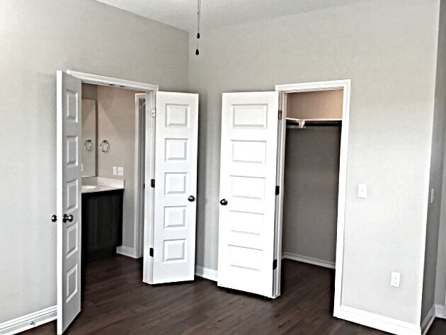 Building Photo - 8006 Cottage Rose Dr