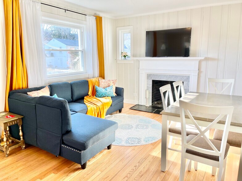 Building Photo - 1325 Willow Dr