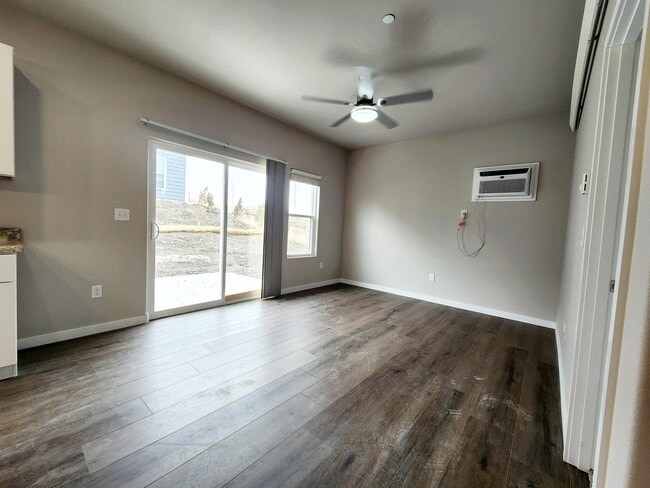 Building Photo - 2634 Hennessy Dr