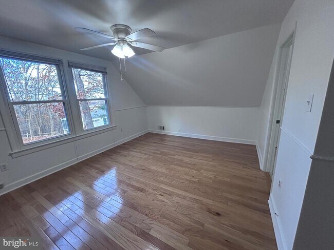 Building Photo - 132 Pinecrest Ln