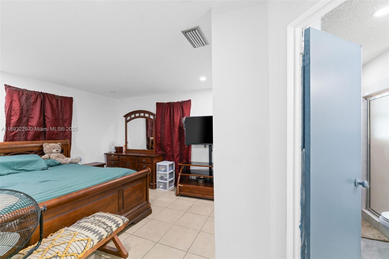 Building Photo - 1032 18th St