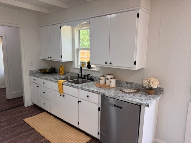Building Photo - Brand New inside, great neighborhood and large fenced yard!  Call us today to make this your new ...
