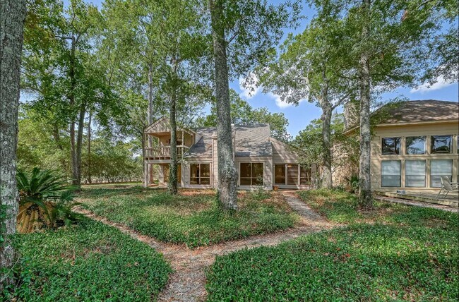 Building Photo - 1746 Cloister Dr