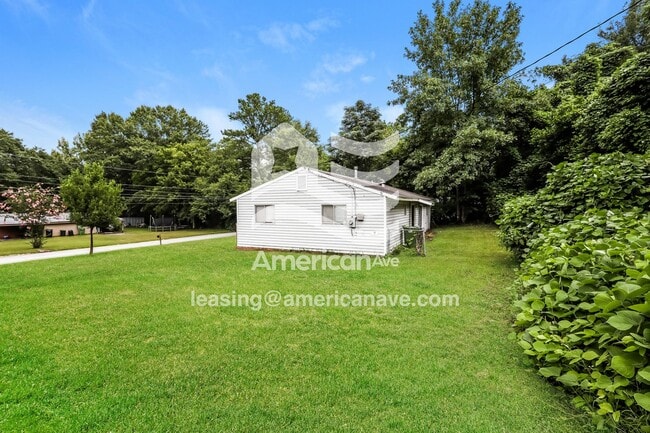 Building Photo - 904 Kirkland Dr