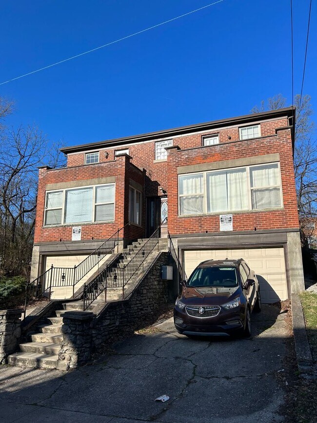Building Photo - 2351 Ravine St