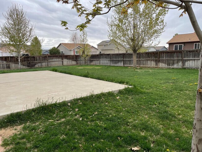 Building Photo - Beautiful 3 Bed 2.5 Bath Home in Milliken, Huge Corner Lot, Fenced Yard & Unfinished Basement