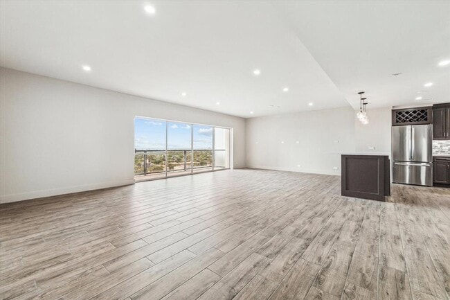 Building Photo - 2929 Buffalo Speedway