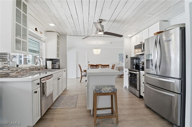 Building Photo - 2211 Bayview Rd