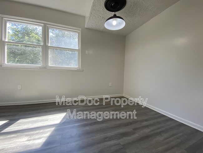 Building Photo - 813 Sledgehammer Dr