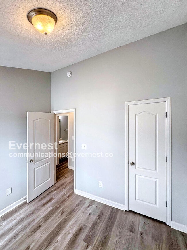 Building Photo - 8573 Thomas Rd