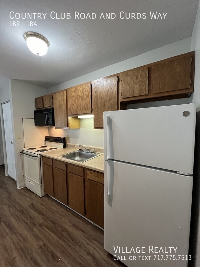 Building Photo - 631 Country Club Rd