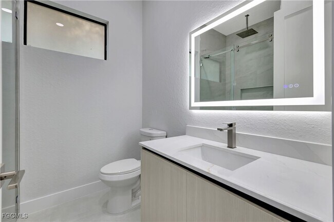 Building Photo - 3366 72nd Ave NE