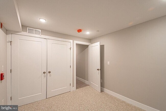 Building Photo - 715 S 51st St