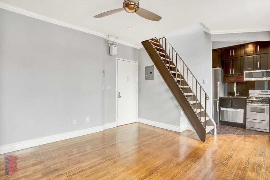 Building Photo - 234 Mott St