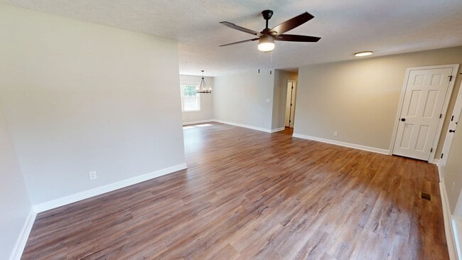 Building Photo - Remodeled 3 Bedroom Ranch with Fenced Backyard in Convenient Location