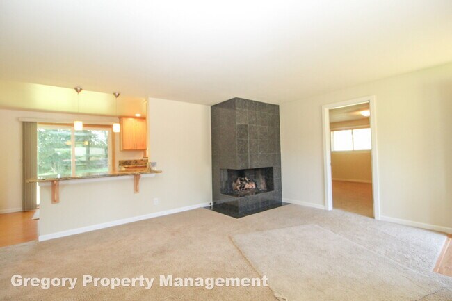 Building Photo - Charming updated 3-Bed/1-Bath Rambler on q...