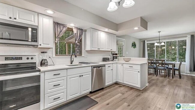 Building Photo - 115 White Oak Ct