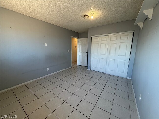 Building Photo - 5971 Vía Capri Dr