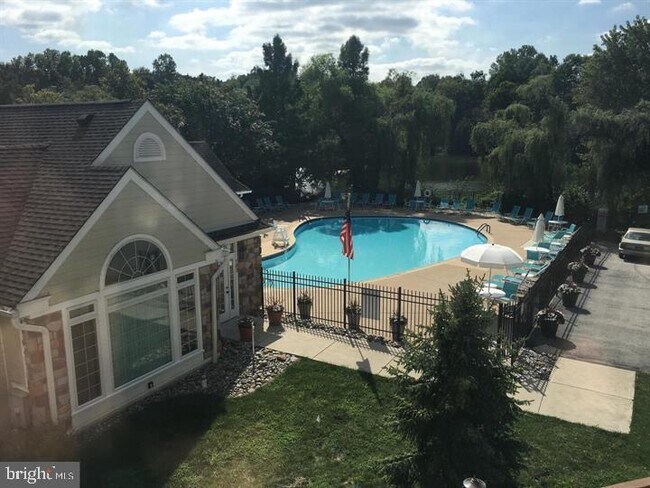 Building Photo - 185 Daylesford Blvd