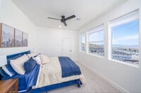 Building Photo - Charming Townhomes with private rooms