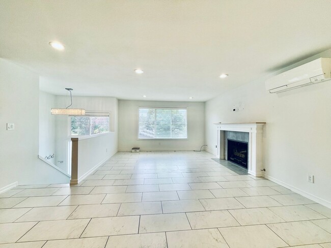 Building Photo - Beautifully Renovated 5 Bedroom House with Large Yard!