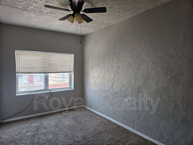 Building Photo - 2332 Fox Wy