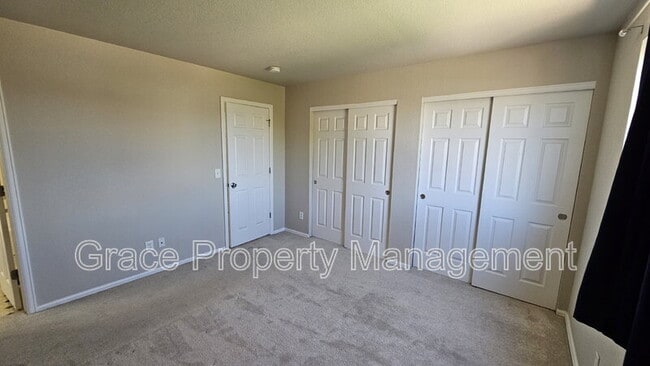 Building Photo - 325 W 116th Ave