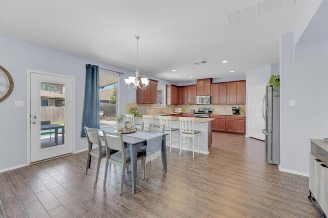 Building Photo - 5812 Pescia St