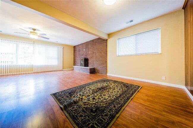 Building Photo - 18 Forsythia Ln