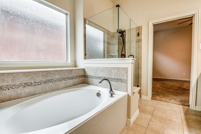 Building Photo - Luxurious 4BR/3BA Home in Grand Prairie – ...