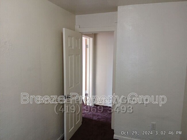 Building Photo - 244 Knower St