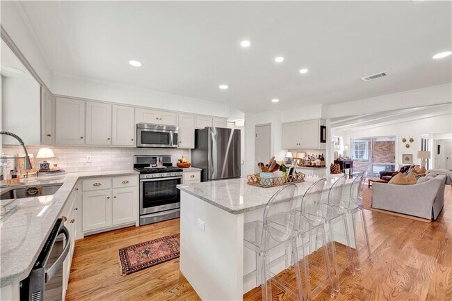 Building Photo - 8960 Morphy Ave