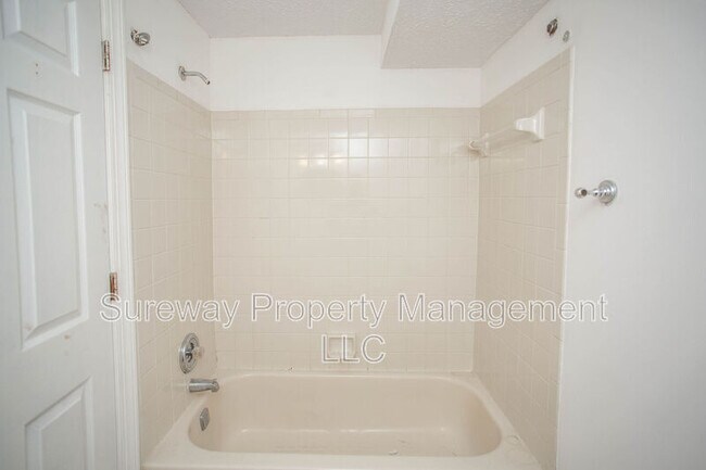 Building Photo - 142 Kenwood Dr