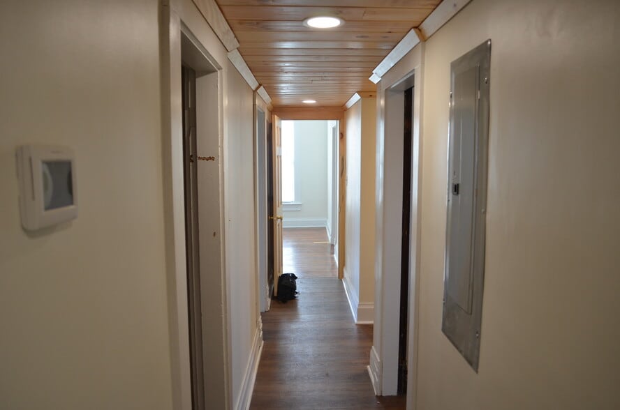 Building Photo - 444 Chestnut St