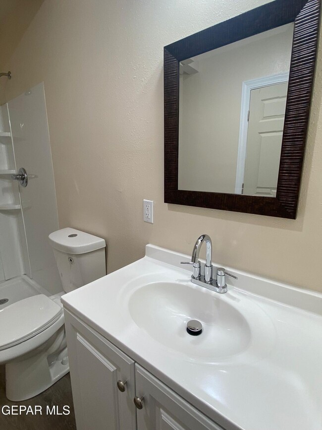 Building Photo - 6201 Escondido Dr