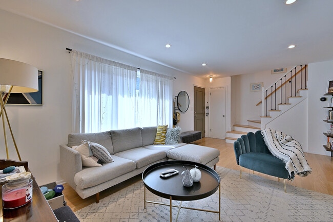 Building Photo - 7324 N Bell Ave