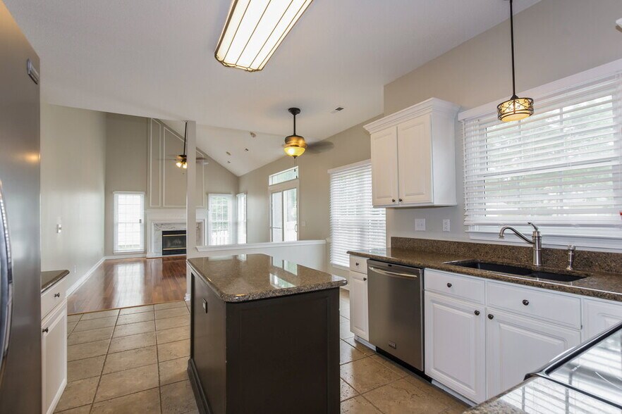 Building Photo - 8301 Tonawanda Dr