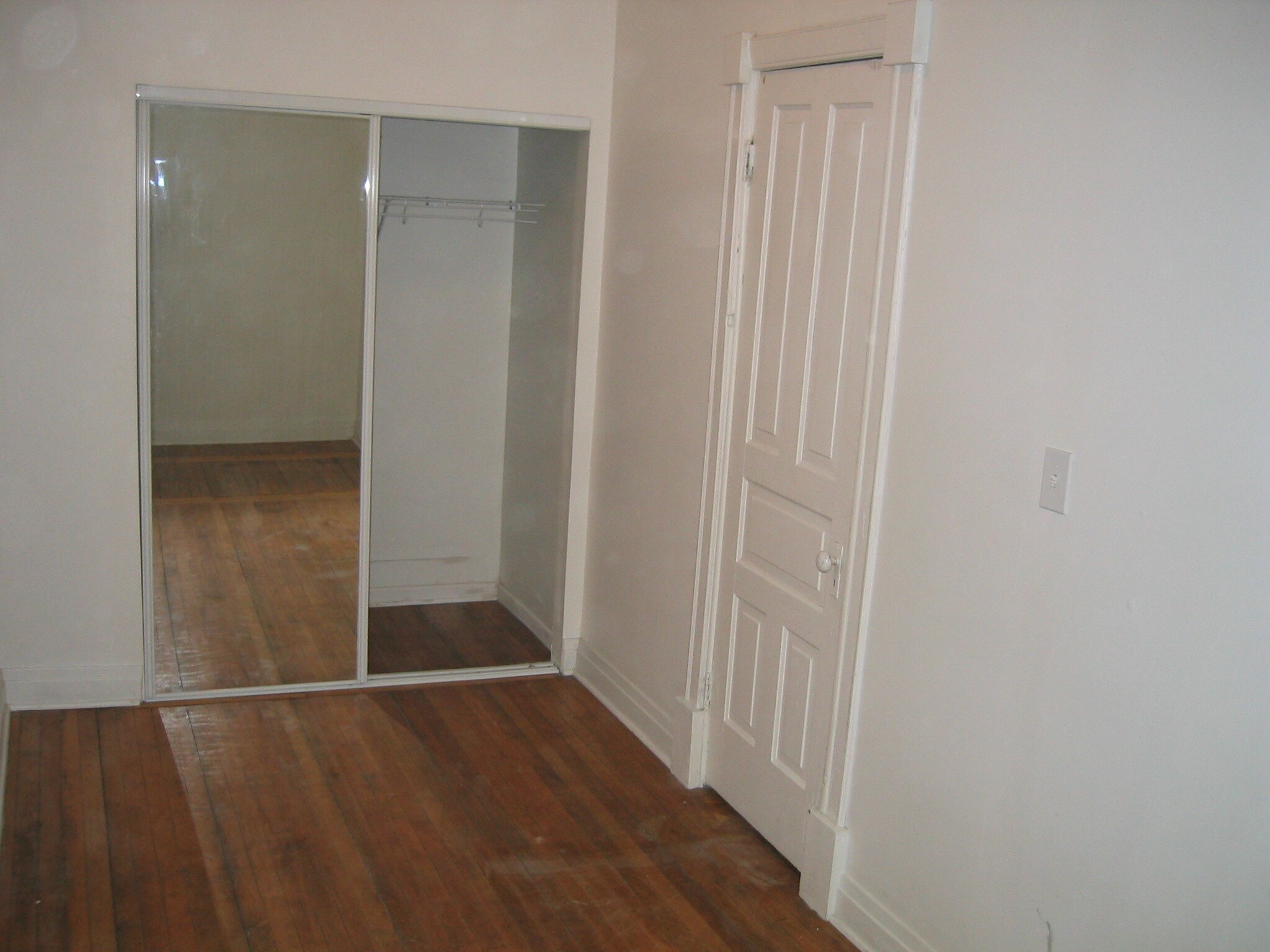 Bedroom with large closet - 1507 N Elston Ave