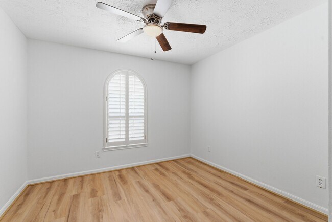 Building Photo - 11631 Inga Ln