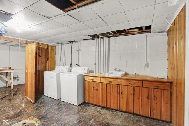 Building Photo - 1240 N Irvington Ave