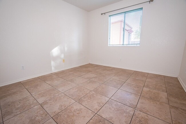 Building Photo - Beautiful Patio Home! 3 Bedrooms, 2 Bath, Split Floor Plan, Central A/C with 2 Car Garage