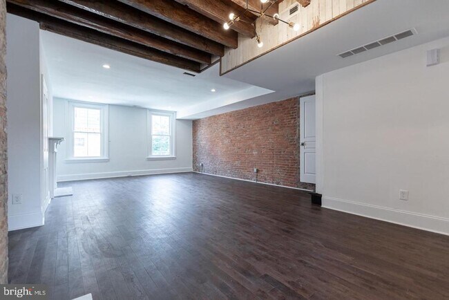 Building Photo - 130 W Laurel St