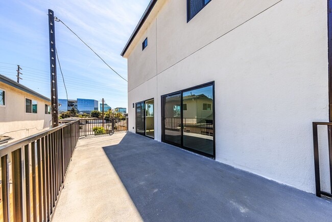 Building Photo - 1954 Purdue Ave