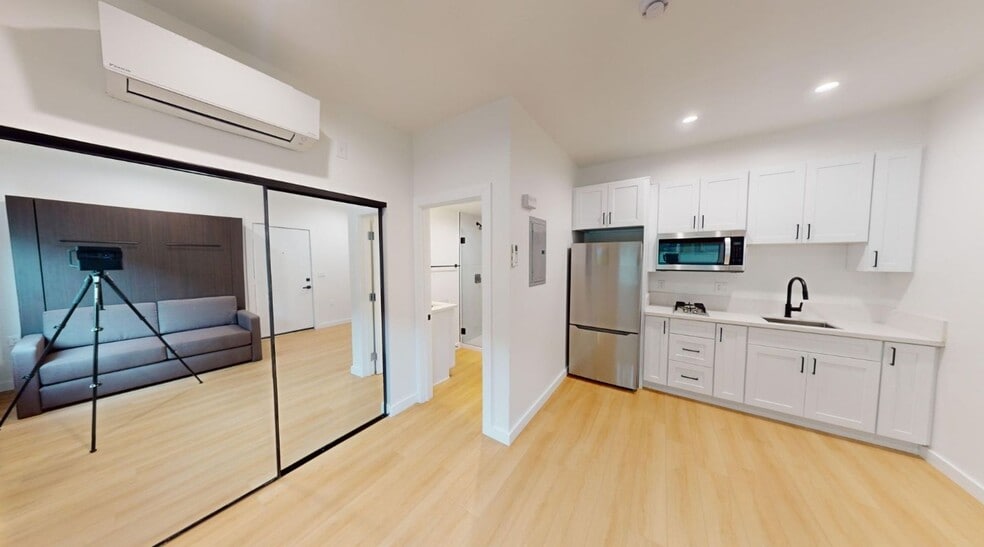 Interior Photo - 5804 Woodman
